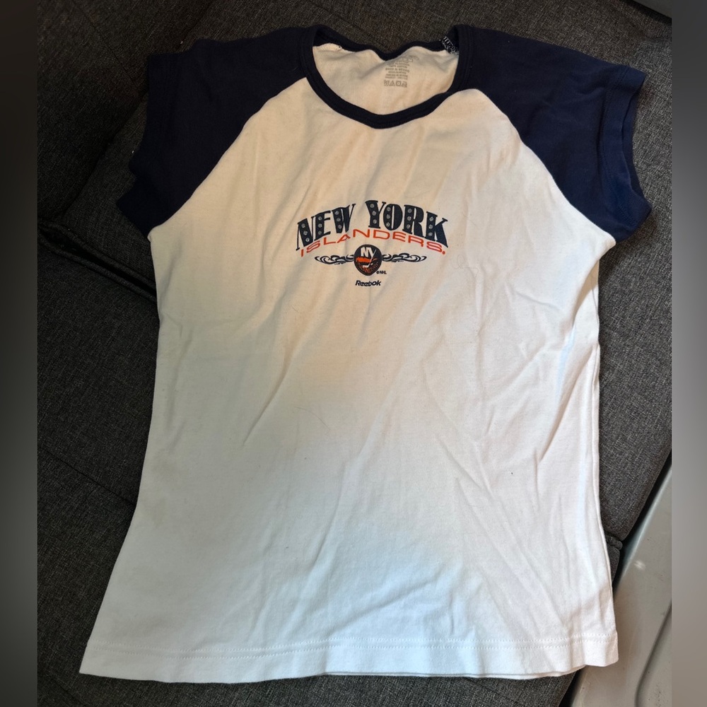 Reebok New York Islanders blue and white short sleeve T-Shirt